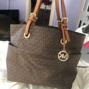 Michael Kors Signature Jet Set East West Top Zip Tote